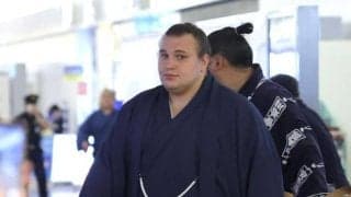 大関安青錦が大相撲パリ公演で１年ぶり両親と再会していた「ヴェルサイユ宮殿に一緒に行けた」羽田空港に帰国