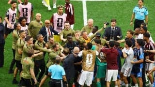 カナダのコネ危険タックル受け左足曲がる　両軍入り乱れる大荒れ　退場者2人のカタールに6－0