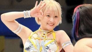 ウインクやばっ！「笑顔に溶けそう」人気美女レスラーが雰囲気一変！白地に赤い花が映える浴衣姿でほほ笑む　エグい透明感に騒然