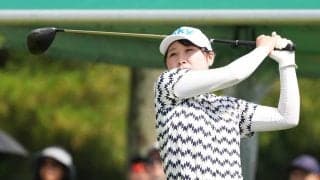 ツアー通算２勝目を目指す荒木優奈　６バーディーの64で回り首位発進　２打差の２位に木戸愛