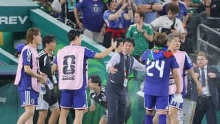 【Ｗ杯】飲水タイムで氷のうや扇風機使い暑さしのぐ　森保監督はジャケット脱ぐ姿も…蒸し暑いピッチ、試合開始１時間前の場内は気温２８度、湿度７８％