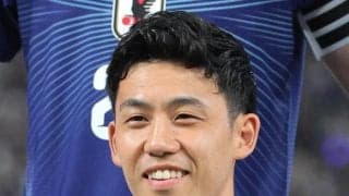 無念離脱の遠藤航、５文字×２で日本４発快勝を祝福…ベンチには２戦目も「６　ＥＮＤＯ」ユニホーム
