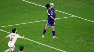 「滞空時間やばい」「普通あれ届く？」上田綺世の“怪物ジャンプ”にファン驚愕！「無理かと思いきや…」仰天ヘディング弾【W杯】