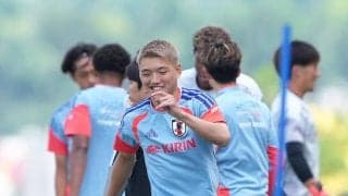 堂安律投稿の“日本代表ファミリー”に反響「何度見てもコーチ陣まで超豪華でビックリ」