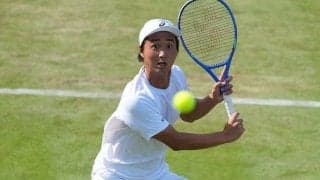 望月慎太郎がフルセットの激闘を制しウィンブルドン予選決勝へ進出。電子ラインコール不具合の中断から流れを引き戻す
