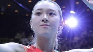 「こっちまで照れる」バレー日本代表の２４歳人気美女２人にまさかのハプニング→顔が超接近でドキッ！オフショットの可愛い反応に反響「何て愛らしい」