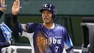 猛ダッシュ→豪快ダイブは「空飛んでる」　西武32歳の“超絶美技”は「まじでたまらん」