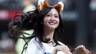 「美人可愛い」ノーバウンド投球　腹筋チラリの特別コーデ…“最強美女”の「スタイルえぐ」