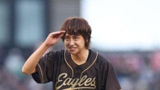 楽天　Ｈｅｙ！　Ｓａｙ！　ＪＵＭＰの八乙女光が始球式「気持ちを込めて投げさせていただきます」ノーバウンド投球披露