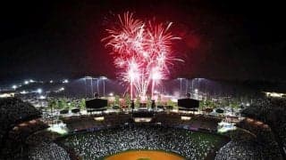 ドジャース　スコット一家が花火ショー満喫！笑顔の左腕が激カワ長男を「たかい、たか～い」美貌のマディ夫人も一緒「笑顔に感動」「とても幸せそう」
