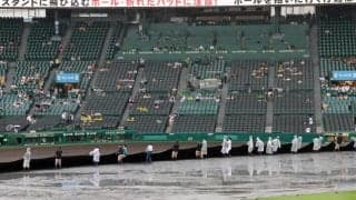 阪神　広島戦開催へ向け午後４時に開門→同５時に全面シート撤去作業始まる　両チームも試合に向けて汗流す