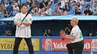 元ヤクルトの大矢氏と真中氏、元横浜（現ＤｅＮＡ）の野村氏がファーストピッチセレモニーに登場