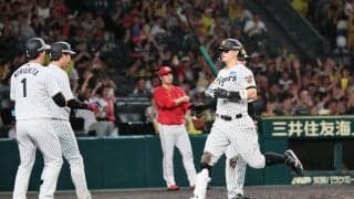 【阪神】勝ち越し導く佐藤輝明の快打は「打点なし」痛烈すぎるライナーで走者スタート遅れる
