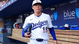 大谷翔平らの後にキョロキョロ…日本の524億円男を探すド軍監督　ロッカーに大集合で祝福の時