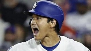大谷翔平、バットを飛ばし苦笑い　珍事にスタンドどよめく　フルスイングして手から離れ一塁側防球ネットに当たり転がる　解説者驚き「初めて見ましたね」