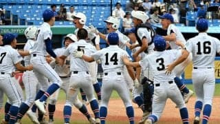 九回1死満塁、後輩からの激励　錦城学園・沢根主将が逆転サヨナラ打