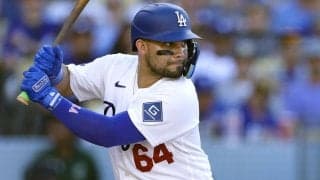 メジャーデビュー直前に家族の訃報、悲しみこらえてプレーしたドジャースの26歳新人捕手に万雷の拍手