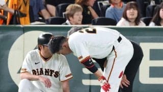 無安打投球の巨人・戸郷が緊急降板　五回の打撃時に足を痛めたか　場内騒然　マウンドでは五回を終えてノーノー継続もアクシデント
