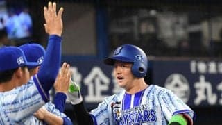 ＤｅＮＡ牧　左翼ポール直撃の先制ソロ　入団から６年連続２桁本塁打　「先発の裕太郎が僕に打ってほしいとずっと言っていたのでうれしいです！」