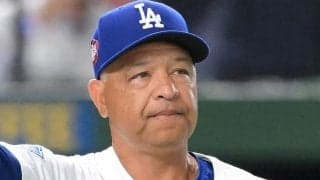 ロバーツ監督が怒　目の前のラバーフェンスをバン！守備の綻びで逆転許す　名手ロハスが失策　フリーランドが無人の三塁へ悪送球