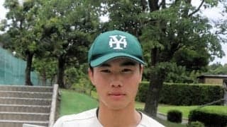 フェンスのてっぺんに当たって京都大会第1号　日吉ケ丘の吉岡主将