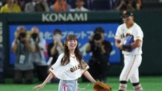 ももクロ・佐々木彩夏がショーパン姿で始球式　振りかぶって豪快投球もスリーバウンド「私の投球なんて見せられるもんじゃない」苦笑いも球場からの拍手に感謝