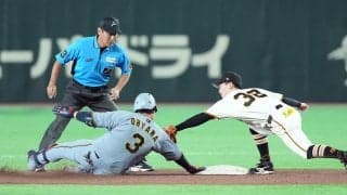 【巨人】三塁手ダルベックがまさかの事態に困惑　阪神大山の転倒も送球がわずかに遅れセーフに