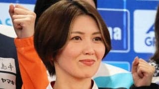えっ珍しい！「すごく制服が似合いますね」６月引退発表の五輪代表カーリング美人選手　スカート姿で１日警察署長「最高にかわいい」