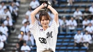 「美しすぎるだろうよ！」28歳女優が“黒ショーパン”で…ノーバウンド投球「激烈に美しいです」「天使かよ！」