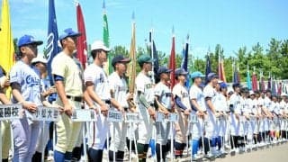 選手権石川大会開幕　42チーム行進　大聖寺実の三浦主将が選手宣誓