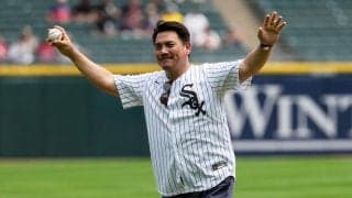 井口資仁氏がホワイトソックスの始球式に登場　05年WS制覇に貢献、背番号「15」ユニ着用