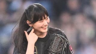 「素晴らしいコントロール」「支配下登録しよう」ＺＯＺＯマリン降臨の背番号「１０」人気アイドル美女に反響　ノーバンならずも可憐投球で魅了「かわいいな～」