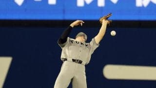 【巨人】名手まさか落球…左翼・松本剛が内野の後方までダッシュで前進もグラブかすめ今季初失策