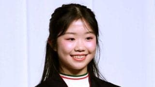 「なんて尊い」「仲良し姉妹爆誕～」中井亜美が“あざとかわいい”笑顔でレジェンドにバックハグ「可愛い♥もう…」「ヒーリング効果のありそうな写真」