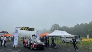 全日本ラリーカムイ：雨とマディコンディションのなかをスタート