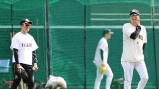 阪神・近本が１軍に合流＆ルーカスが１軍試合前練習に参加　左腕は「腰部の疲労骨折」から復帰を目指す