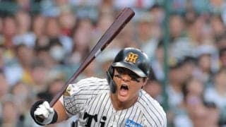 阪神　前川にアクシデント　左膝付近に自打球直撃　足を引きずってベンチ裏へ　甲子園が騒然も再度グラウンドへ