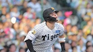 阪神・佐藤輝　球団生え抜き左打者では史上初３度目聖地２桁弾！右翼へ先制１７号　招待した西宮の子どもたちに夢の一発