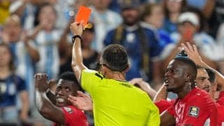 スイス失態、不動エースが号泣退場「愚行」「大根役者」同点直後に主審を欺きVARで軽率２枚目