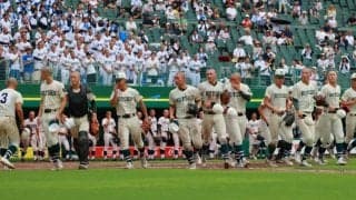 高校野球　報徳学園が甲子園Ｖ校対決制して初戦突破！育英との名門対決で逃げ切る　４番・藤本がソロ含む３安打３打点