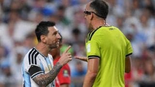 アルゼンチンに流れを生んだ“密談”　怒ったメッシが敬意を求めた主審との会話とは？「俺たちを侮辱するのはやめてくれ！」【W杯】