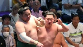新十両・嵐富士が白星発進　赤色の締め込みは「新十両なので、ど派手にいこうと」　応援に来た母と弟に白星を届ける…名古屋場所初日