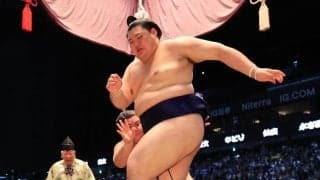 休場明け横綱大の里がぼう然　痛恨の初日黒星　苦手義ノ富士に苦杯　その他上位陣は盤石　豊昇龍は王鵬下す　綱とり霧島、大関復帰狙う安青錦など２大関３関脇も白星発進