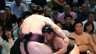 ２場所連続休場明けの横綱・大の里は黒星発進　先場所休場の横綱・豊昇龍、綱取りの大関・霧島は白星スタート　カド番の琴桜、大関から陥落の安青錦も勝つ