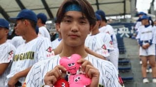【高校野球】中央学院、スタンドの応援団と保護者は全員ハート型のストラップ／千葉