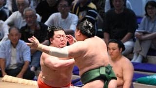 新十両の嵐富士が白星発進　真っ赤な新締め込みで「ド派手に勢い」母と弟の前で初日飾る