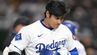 大谷翔平　ＡＢＳチャレンジ迷った？際どい１球にヘルメットさわる→球審無反応→何とも言えない表情に　第４打席は空振り三振