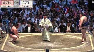 「横綱より目立ってる」「一番いい席に」大の里、初日黒星で館内騒然も…“異様”に目立つ人物の姿 “奇跡の画角”に反響も