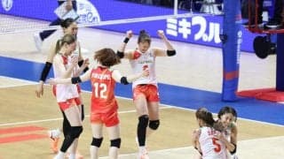 女子バレー　涙の佐藤淑乃を真っ先に抱きしめたのは？感動呼んだワンシーン「本当にずっと苦しい大会の中で」極限状態の連続ポイントが決勝Ｒ進出呼ぶ