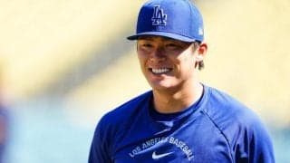 山本由伸、パヘスにくっつき満面笑顔「可愛すぎ」　2人の表情は対照的？　ファン悶絶「やめてくれ」